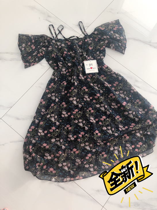 碎花连衣裙，买的衣服闲置了，一直没穿还带吊...