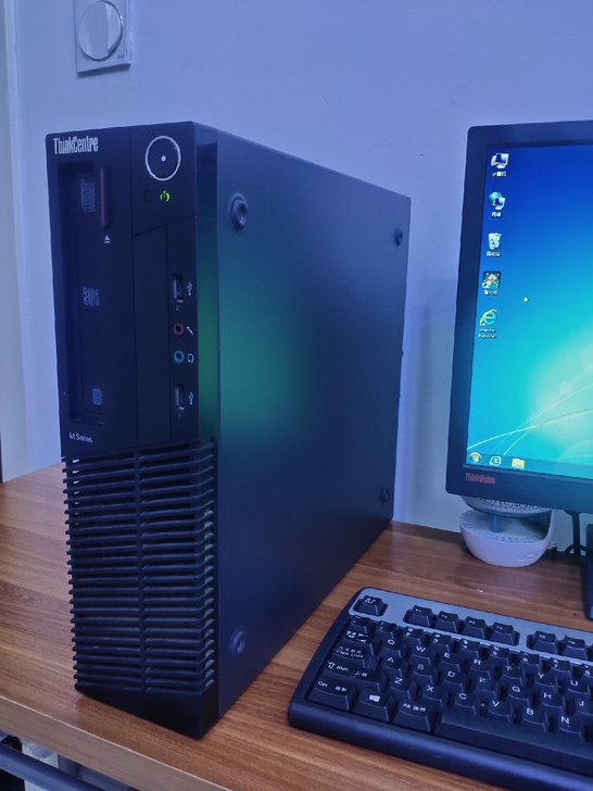 联想i5主机，内置音箱！