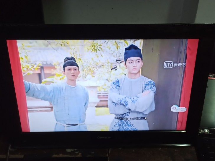长虹24寸电视，有遥控器，显示效果好。20...