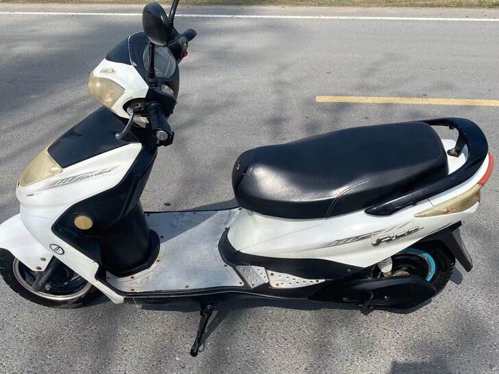 雅迪电动车60v20a能跑35公里左右，外...