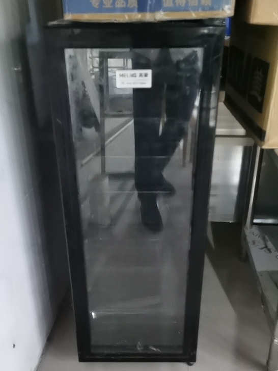 餐馆倒闭，4月份购置新机带保修。出售小型展...