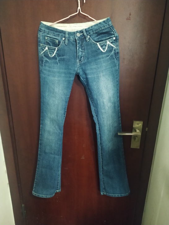 依高女式牛仔裤，专柜购买