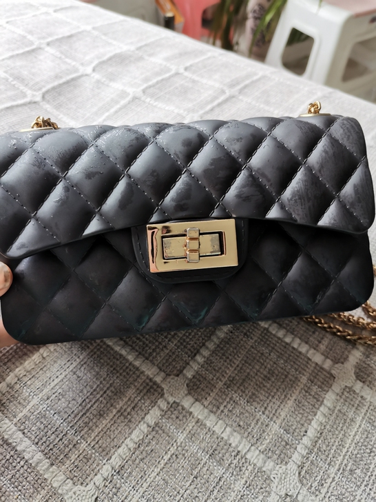 女士吋尚包包，18元包邮，95新，有喜欢的...