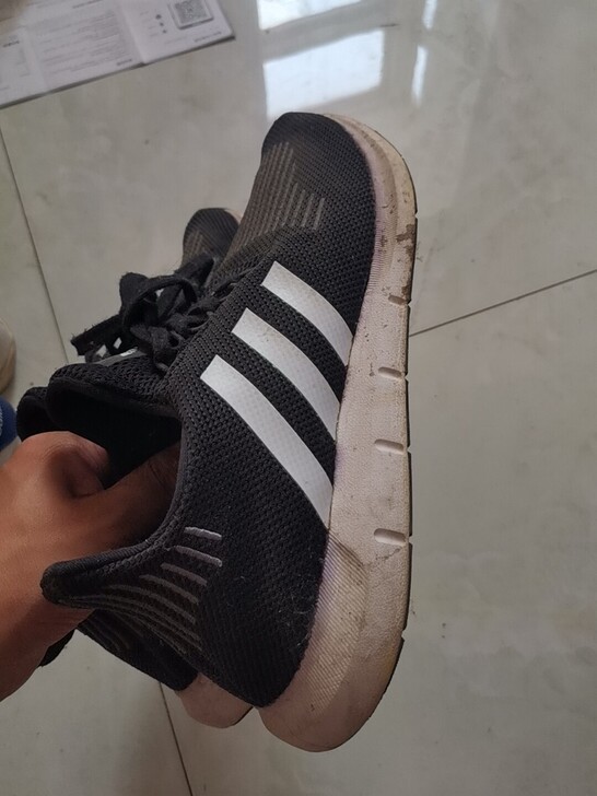 阿迪达斯男跑鞋，