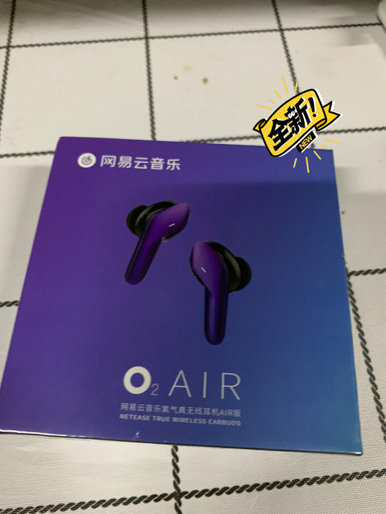 朋友送的全新未拆封  自己有耳机用不到了便...