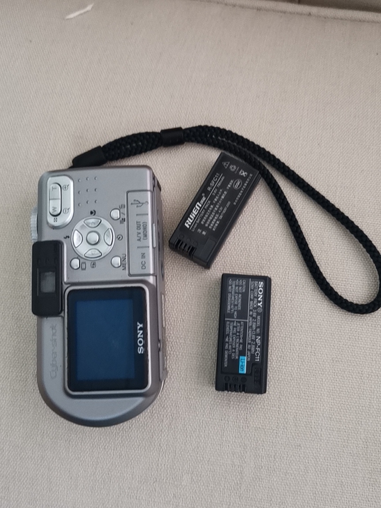 索尼相机 sony 实物拍照,主机加2块电...