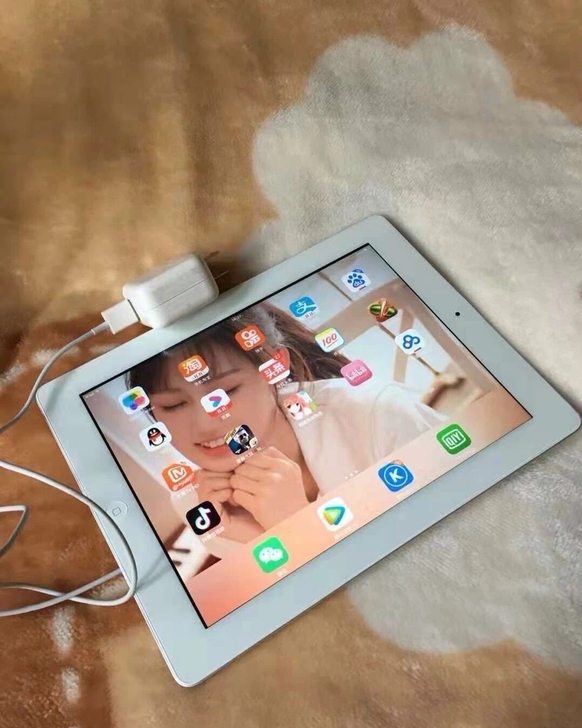 女生自用闲置一台ipad3  32g苹果平...