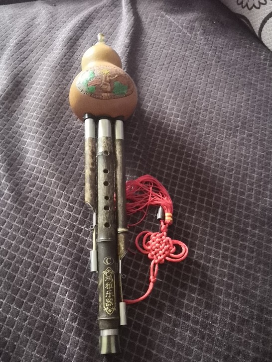 降C调葫芦丝，家里有一个，朋友又送来一个。...