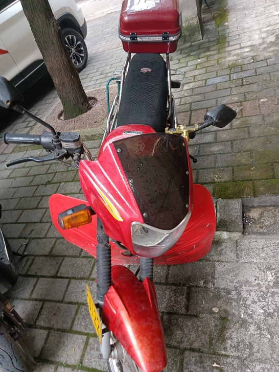 2015年的摩托车，有行驶证，才换了机油，...