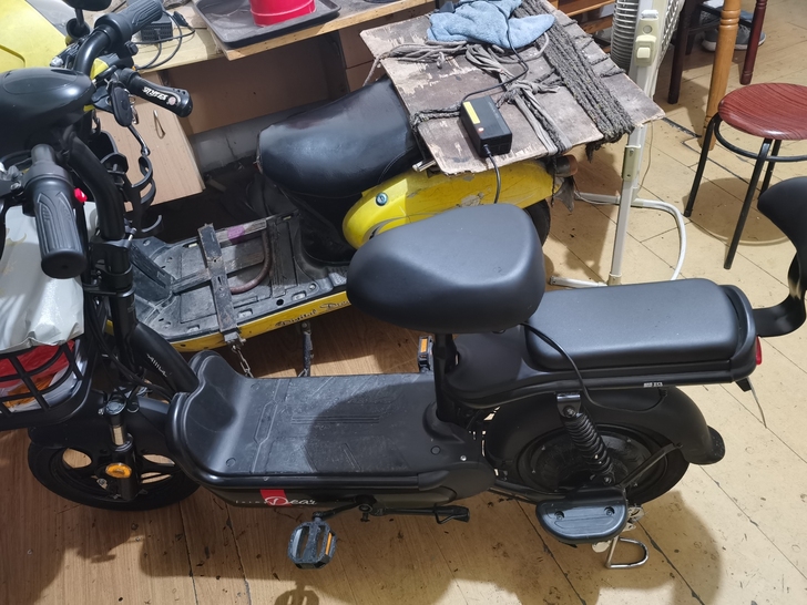 爱玛48V12A电动车，九成以上新，证件，...