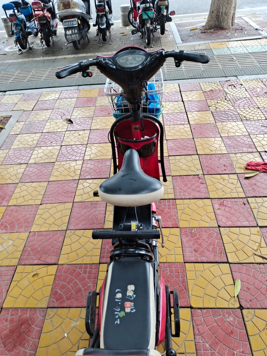 爱玛电动车低价出售，电池可提