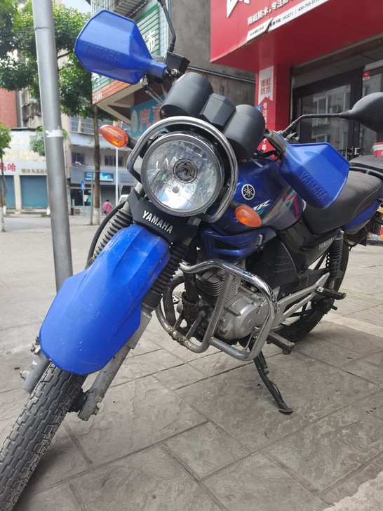 雅马哈天剑越野ybr125g摩托车