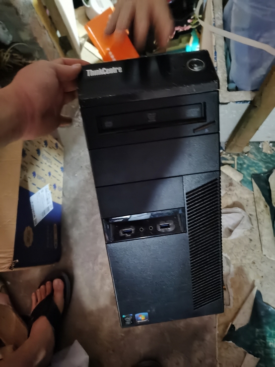 联想主机,4带i5处理器,8G内存,128...