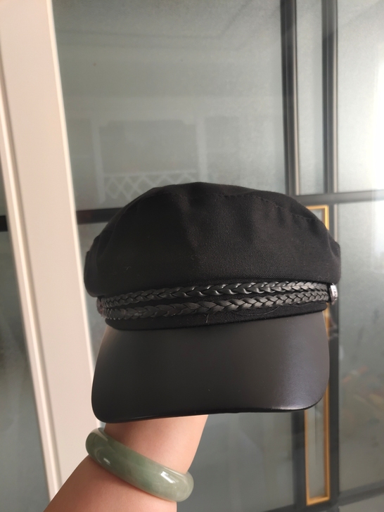 黑色扣子贝雷帽