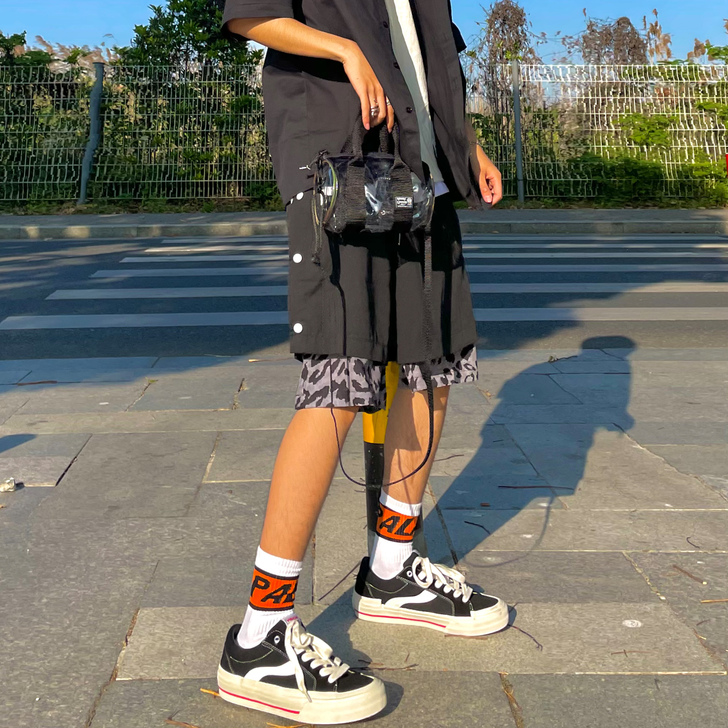 男女同款HUFFNPUFF豹纹纽扣排扣短裤...