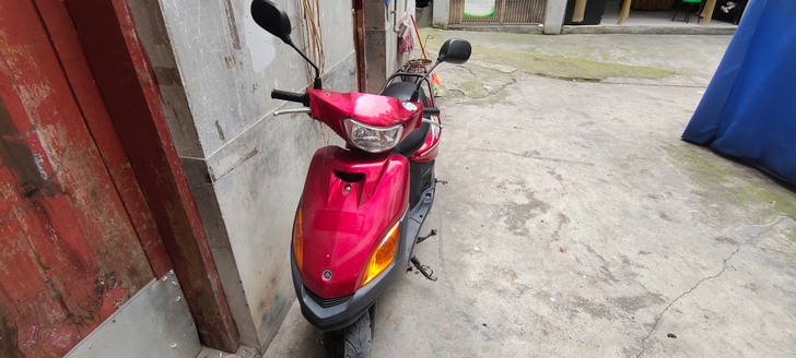 雅马哈100cc   13年的  1w公里...