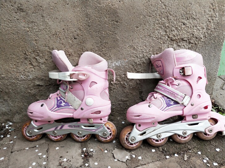 单排旱冰鞋八成新36到38码30元