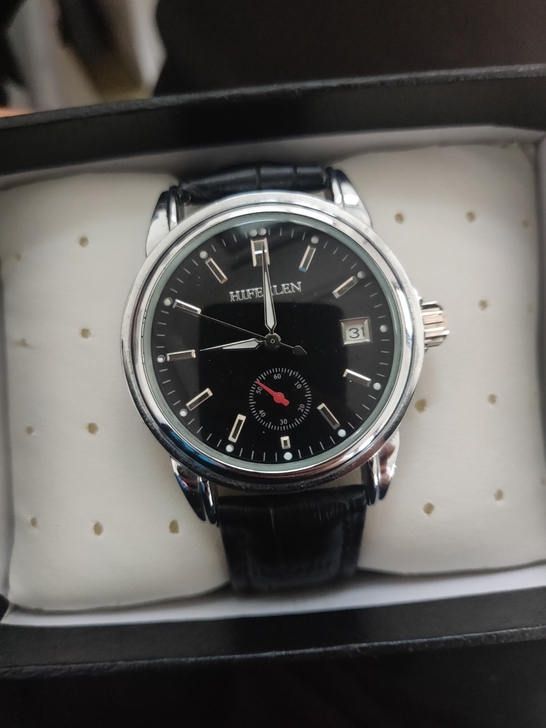 同学送的机械手表。如图。闲置好久了，没怎么...