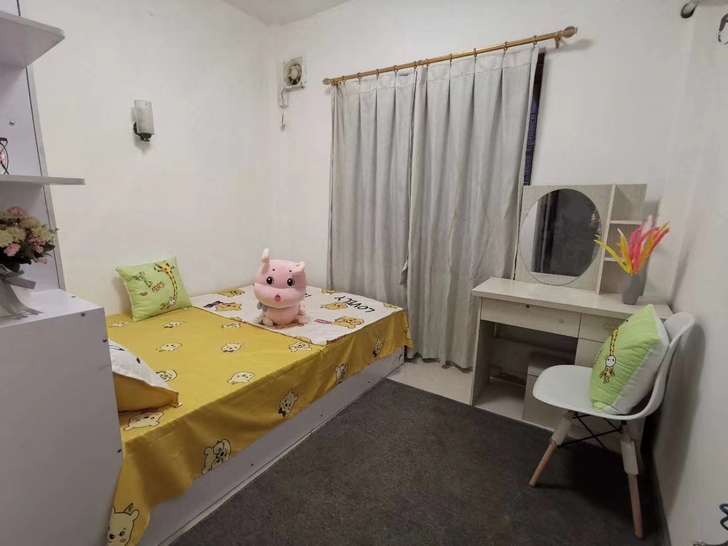 1.整体标配，拎包入住，席梦思床 空调  ...