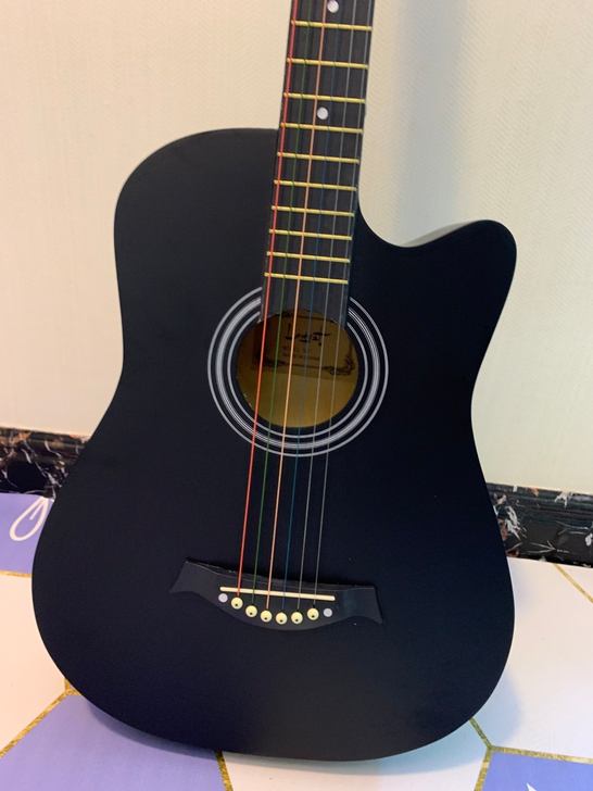 云杉木单板吉他 纯黑色个性款  品相无磕碰...