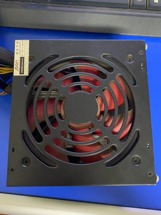 电脑电源，不知道什么品牌什么功率，闲置出，...