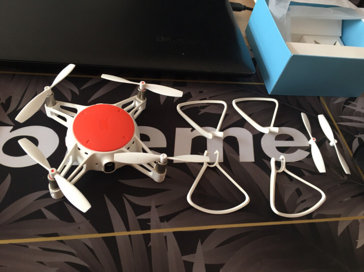 小米无人机，之前年会抽奖获得，后来自己也玩...