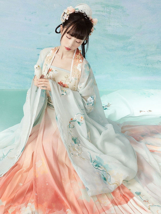 【汉服出租】十三余 小豆蔻儿玉兰清露汉服