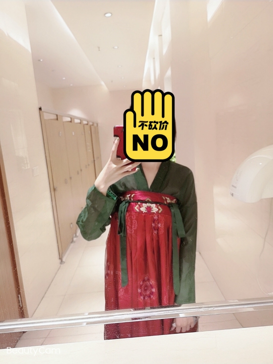 买来拍照穿了一次，平时不太喜欢穿汉服，低价...
