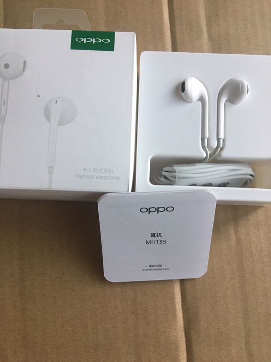 oppo官方原封正品的耳机，包装盒压坏，仅...
