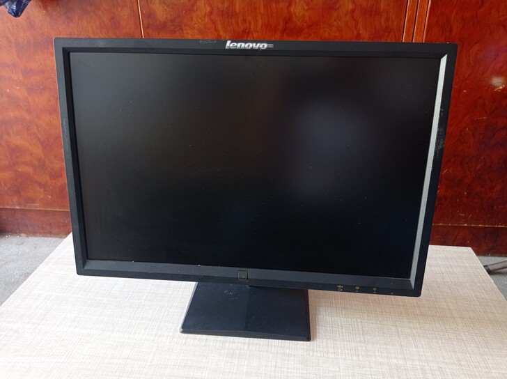 联想19寸显示器，更新淘汰。