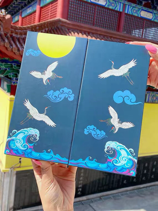 雕花彩妆套盒唇膏眼影眼线礼盒（全新）