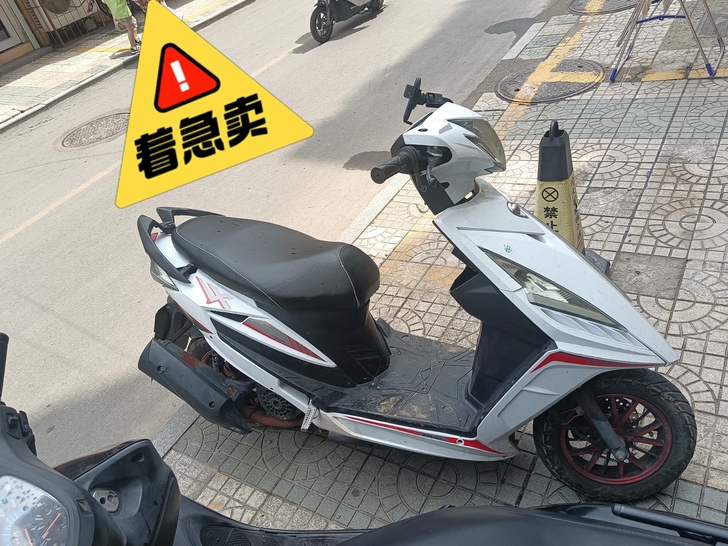 摩托车一直自己骑着的  没有任何毛病