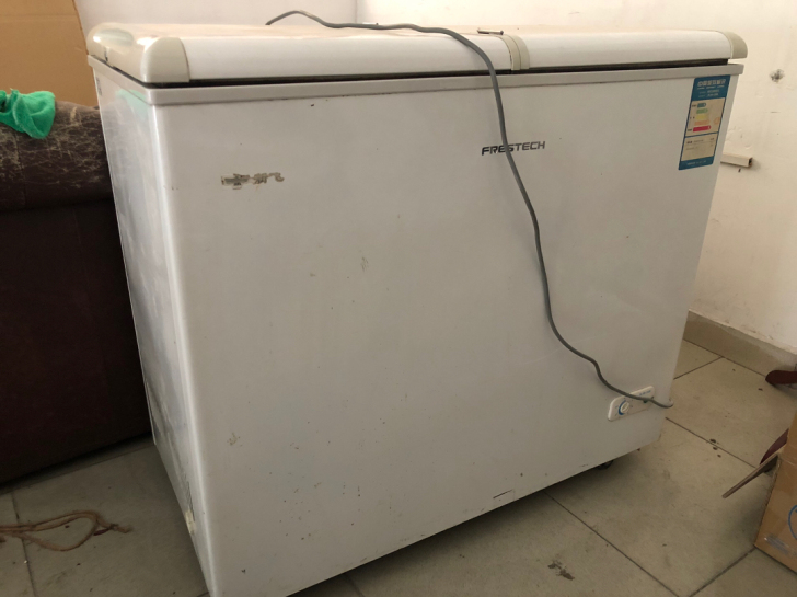 4s店淘汰的新飞冷柜，容量195L，功能完...
