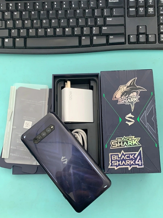 黑鲨4黑色6+128成色98新骁龙888游...