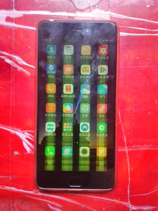 小米5s 4+32屏幕花屏，新换的电池，尾...