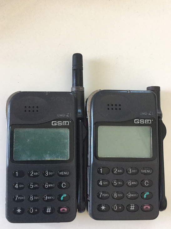 索尼掌中宝手机，很老的手机，没有电池、没有...