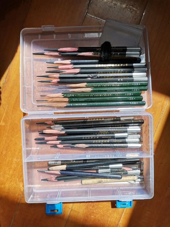 美术联考铅笔,考完了用不到。