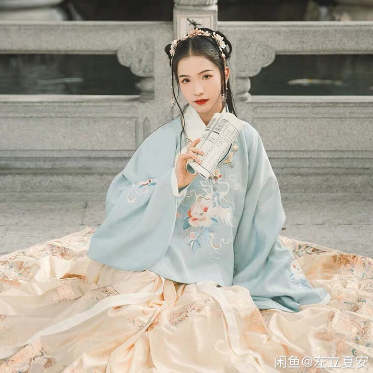 汉尚华莲清歌正品原创汉服女秋冬明制上袄s。