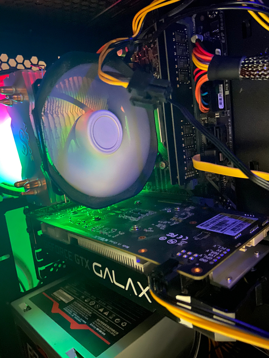 出售cpu加主板外加一个水冷散热器。cpu...