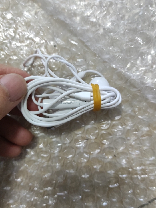 荣耀耳机，t~c接口，30包邮不议价