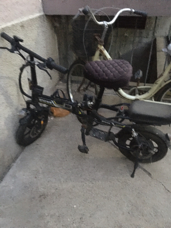 2200左右购买，因自己摔倒过，受了点伤，...