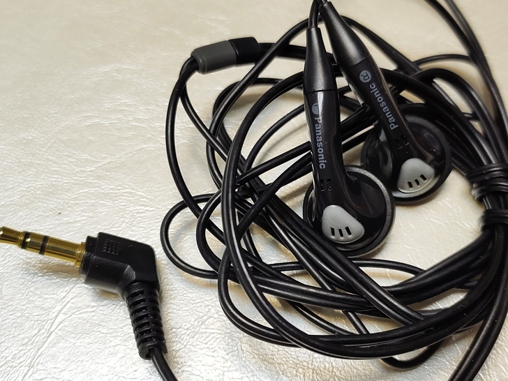 松下平头老耳机一条,应该是绝版配塞耳机成色...