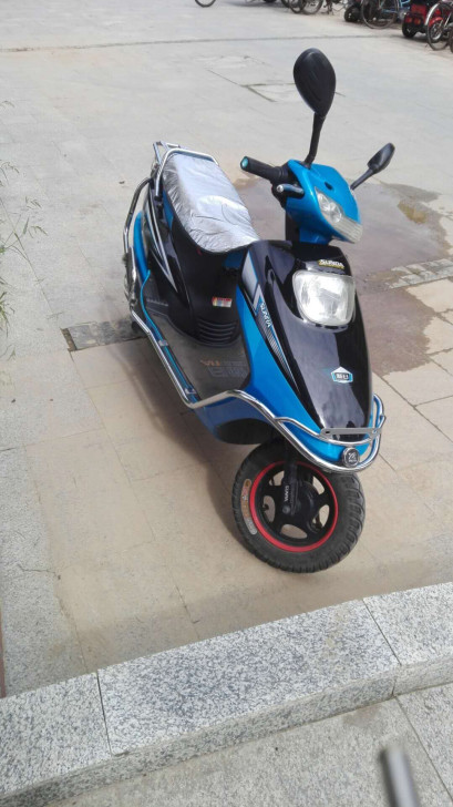 新日电动车8.5成新。座套，后背箱后加的。...