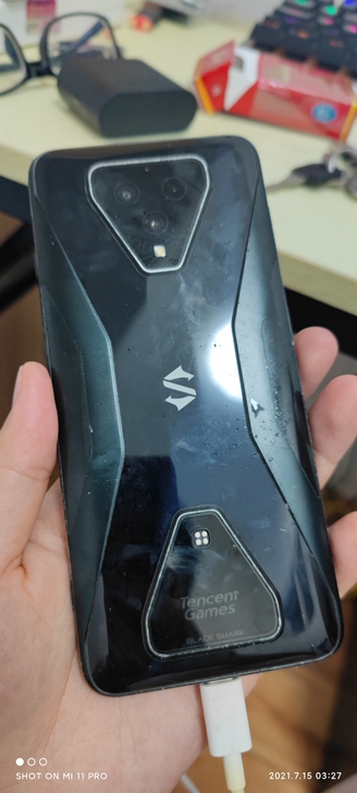 黑鲨3，12+256屏幕摔碎了，手机roo...