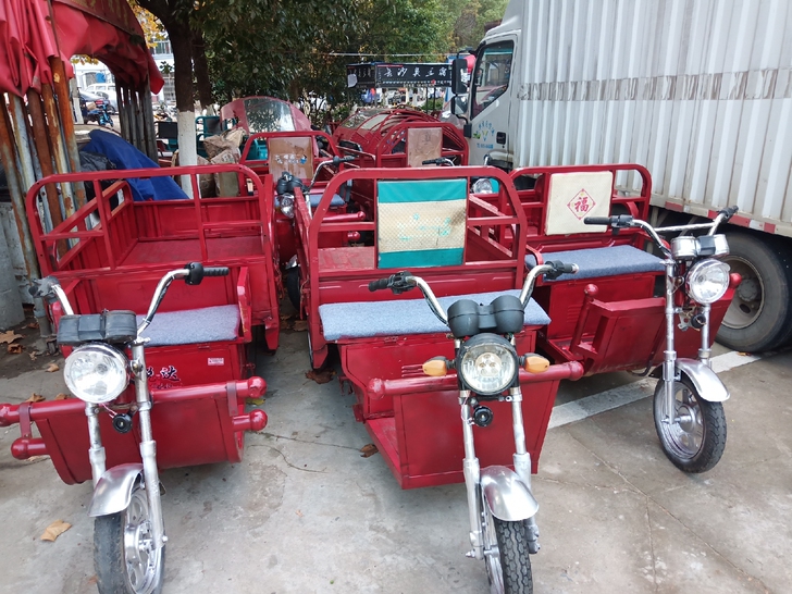 喜盈门车行常年出售新旧三轮车快递车