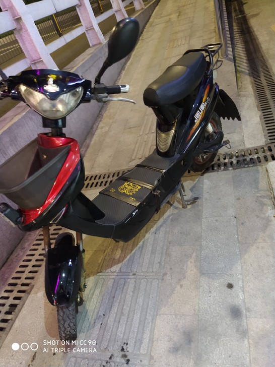 凤凰电动车几乎全新。五大电瓶好，支持验货，...