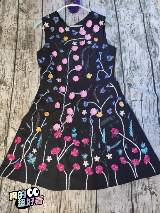 非常有味道的一款裙子。精美的立体绣花，摇曳...