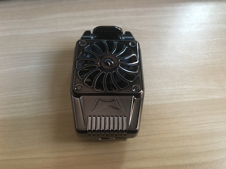 出一对手机风冷静音充电散热背夹 全新未拆封...