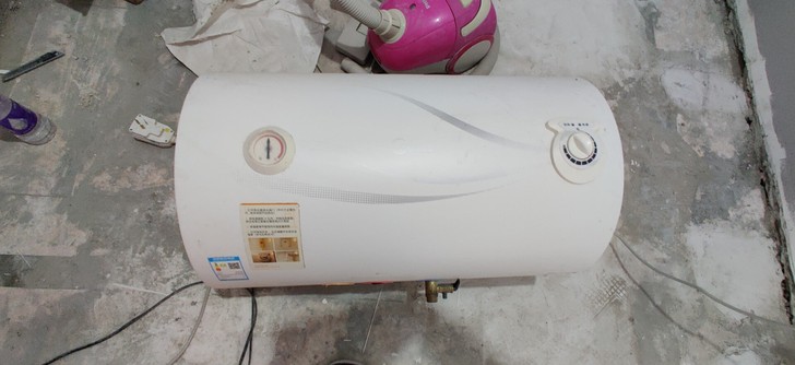 美的，电热水器，50L，之前出租用的，装修...
