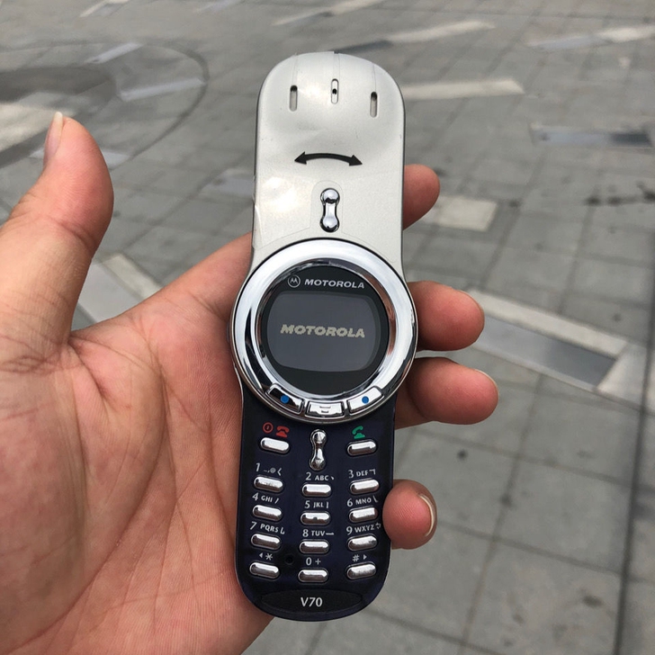 出一款摩托罗拉V70